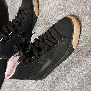 Worn once! Women's Nikes